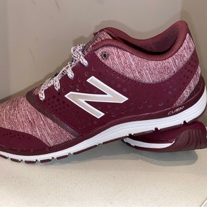 New Balance 577 Athletic Running Shoe Women's Size 8 Cush+ Cross Train Maroon